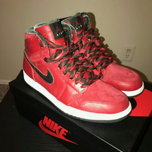 Air Jordan Retro 1 - Picture 2 of 8